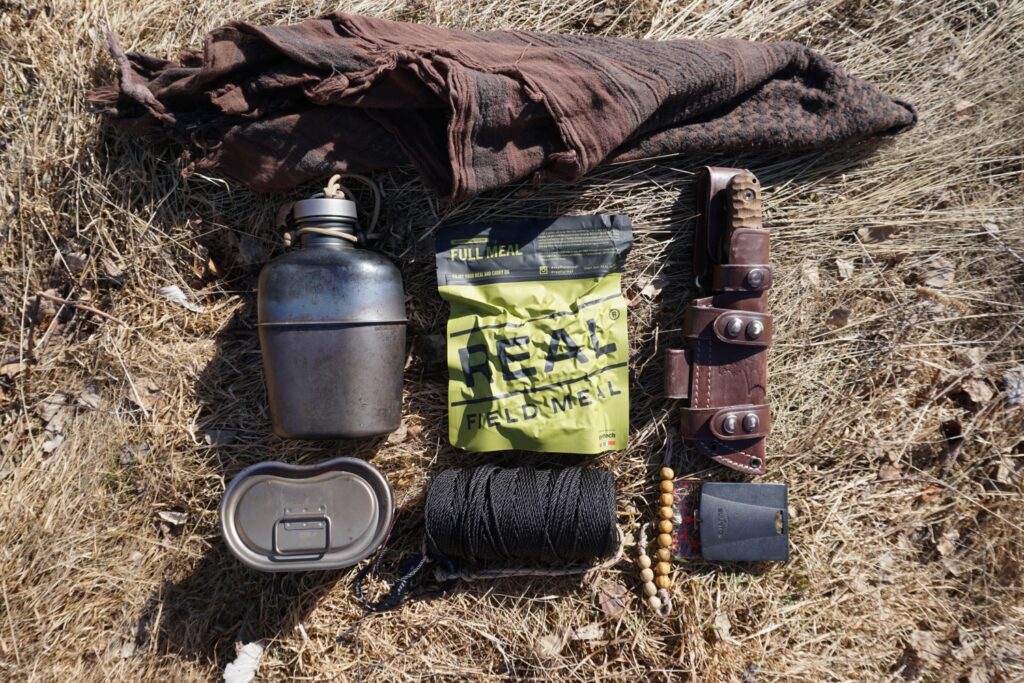 real field meal pouch surrounded by utensils for outdoor use