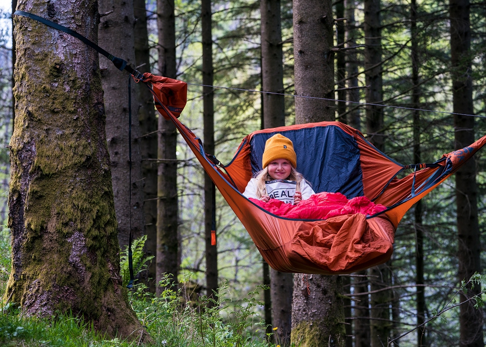hammock camping 1000x714