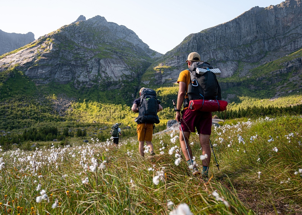 thru hiking in lofoten 1000x714